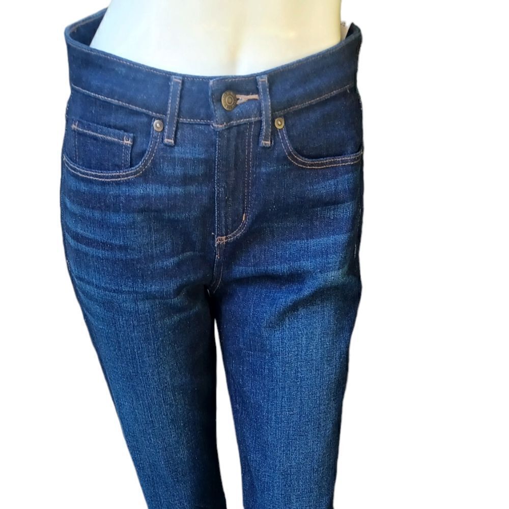 681921....Loft Girlfriend Curvy Fit Jeans Size 25, 30" Inseam 9" Rise